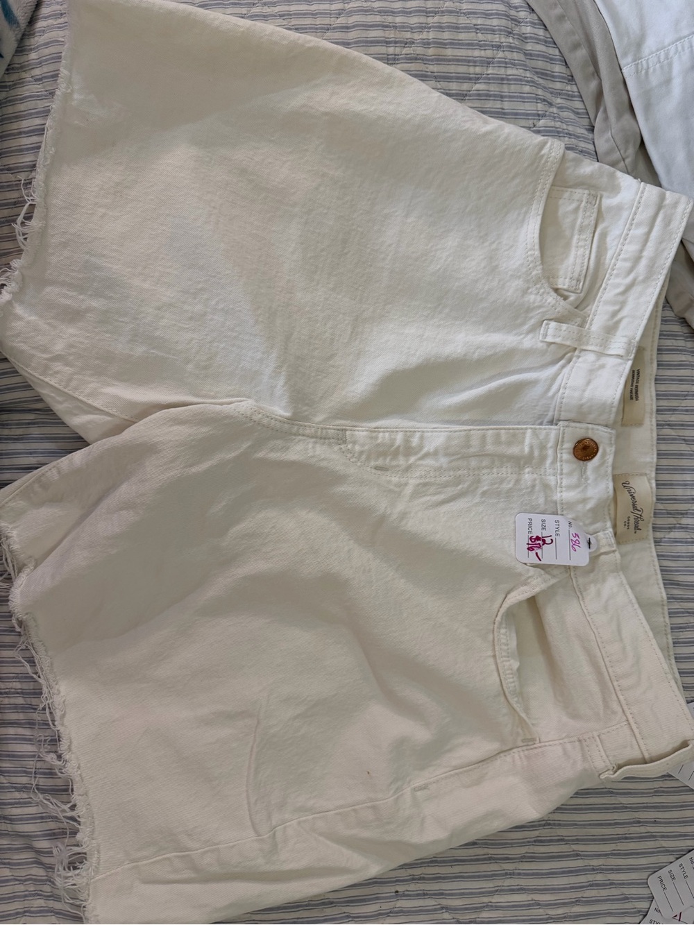 Universal Thread Women’s White Denim Shorts NWOT size 12